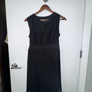 Black Sleeveless Pleated Dress